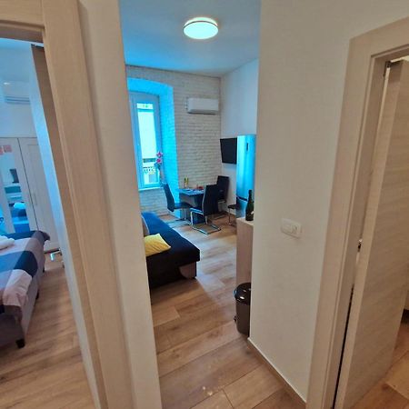 Lola'S Place Rijeka Bagian luar foto