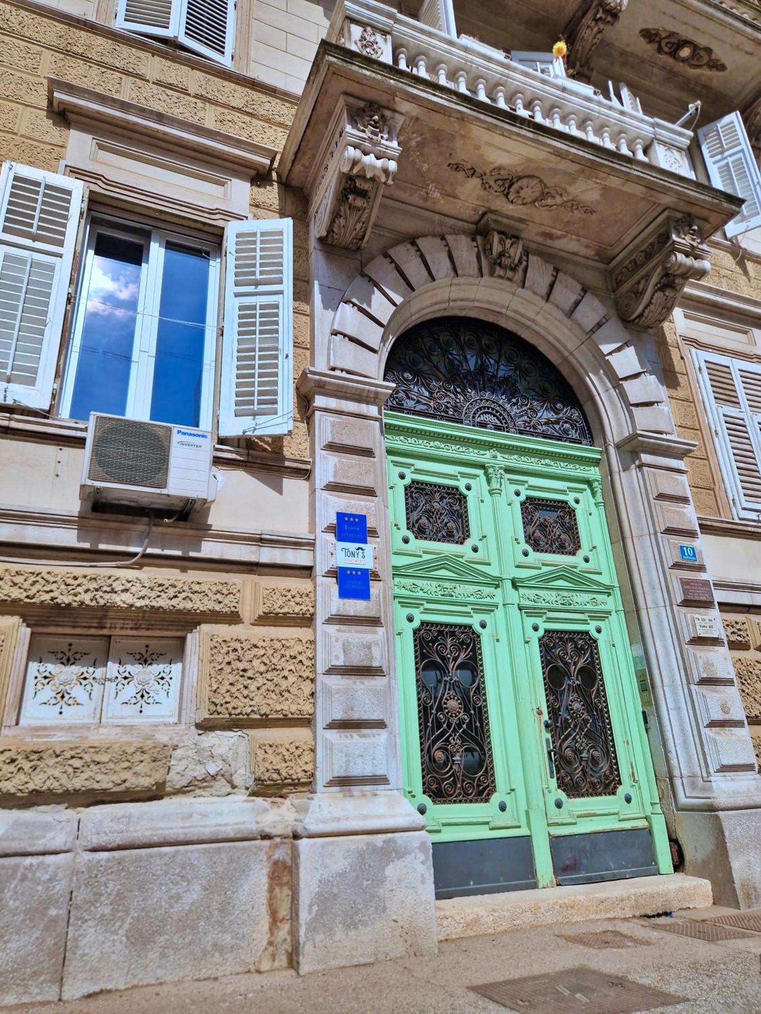 Lola'S Place Rijeka Bagian luar foto