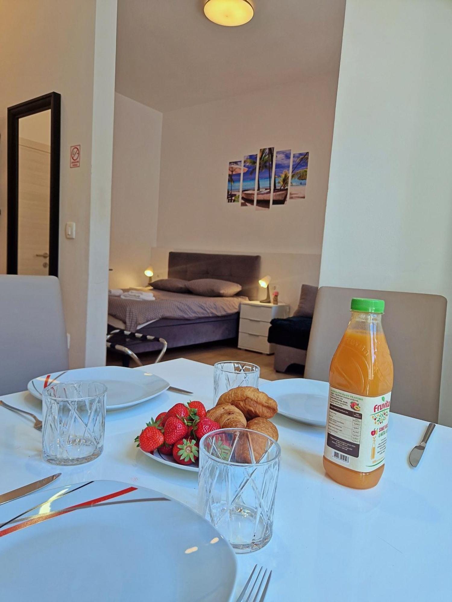 Lola'S Place Rijeka Bagian luar foto