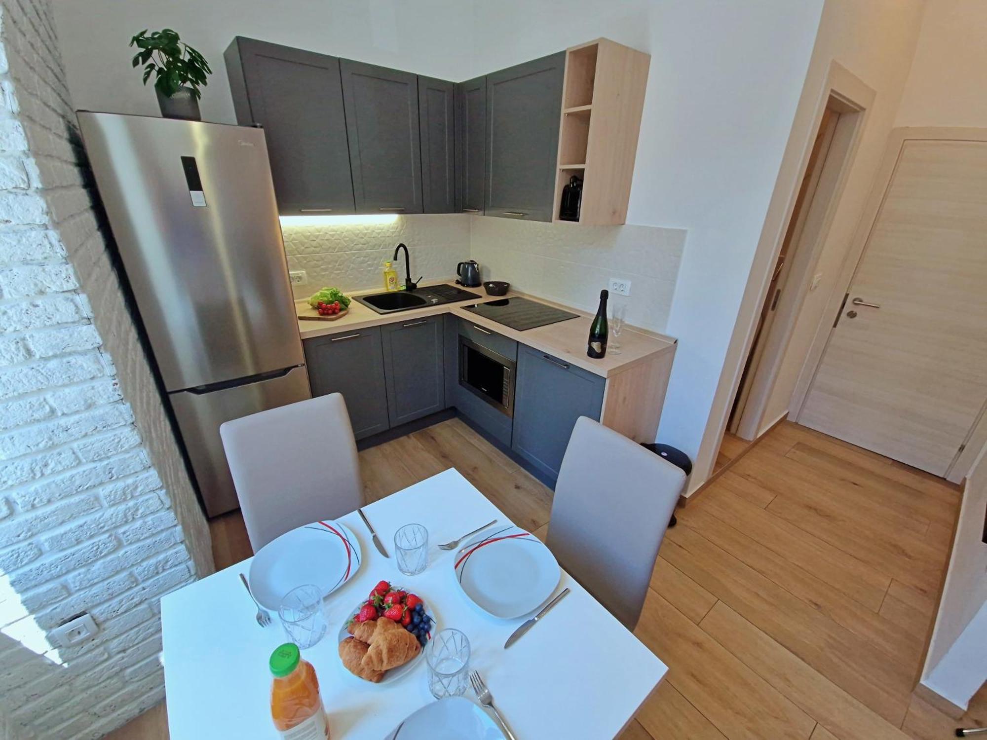Lola'S Place Rijeka Bagian luar foto